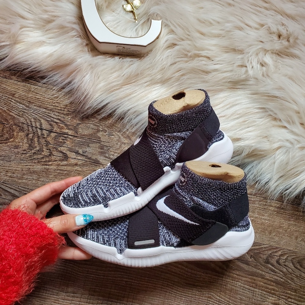 NEW Nike Free Run Flyknit - Picture 3 of 6